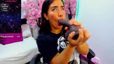 Snapshot of karol_ivonne chatting on 06/09/26, 08:53 karol online show from 06/09/26, 08:53