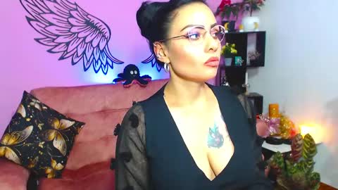 Snapshot of karol_kennedy chatting on 01/25/25, 06:12 Karol Kenedy online show from 01/25/25, 06:12