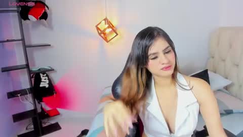 karolagrey online show from 06/12/26, 12:48