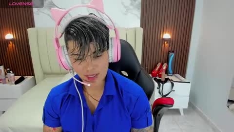 Snapshot of karolandluna chatting on 02/10/25, 02:41 Karol and Luna online show from 02/10/25, 02:41