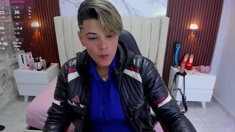 Snapshot of karolandluna chatting on 02/26/25, 02:37 Karol and Luna online show from 02/26/25, 02:37