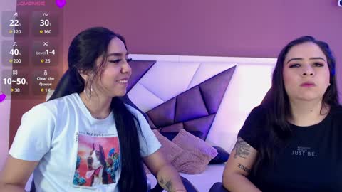 Snapshot of karolandmichel chatting on 01/15/25, 11:43 Karol and Michel online show from 01/15/25, 11:43