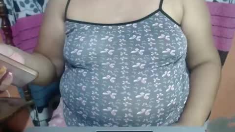 Snapshot of karolbb chatting on 10/15/25, 12:33 karolbb online show from 10/15/25, 12:33