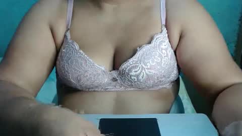 Snapshot of karolbb chatting on 10/19/25, 10:43 karolbb online show from 10/19/25, 10:43