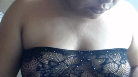 Snapshot of karolbb21 chatting on 07/19/26, 01:37 karolbb21 online show from 07/19/26, 01:37