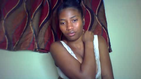 Snapshot of karoliee chatting on 06/03/26, 04:56 karoliee online show from 06/03/26, 04:56
