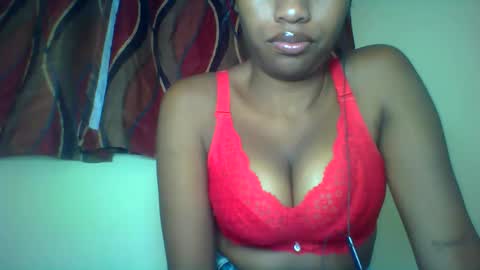 Snapshot of karoliee chatting on 06/07/26, 11:03 karoliee online show from 06/07/26, 11:03