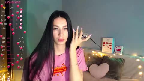 Kira online show from 12/02/25, 01:55