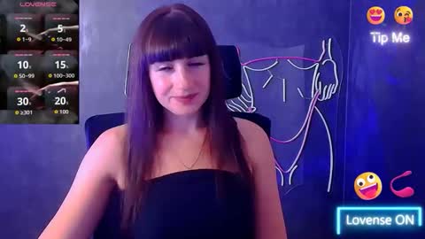 Caroline online show from 09/17/25, 05:31