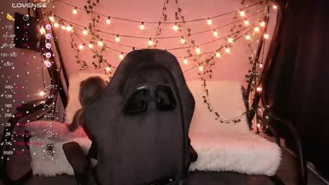 Snapshot of karolinahayes chatting on 12/14/25, 10:09 KarolinaHayes online show from 12/14/25, 10:09