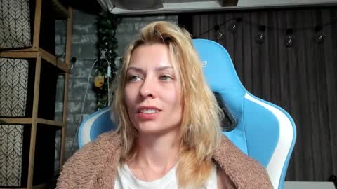 karoline121 online show from 09/17/25, 08:54