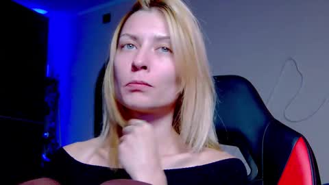 karoline121 online show from 10/01/25, 08:15