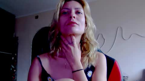 karoline121 online show from 10/12/25, 08:35