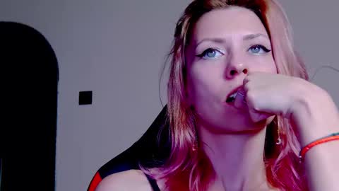 karoline121 online show from 11/23/25, 09:58