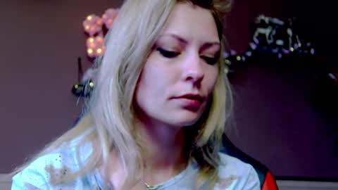 karoline121 online show from 12/20/25, 10:00