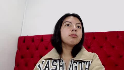 Isa online show from 02/18/25, 11:22