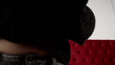 Isa online show from 02/19/25, 02:44