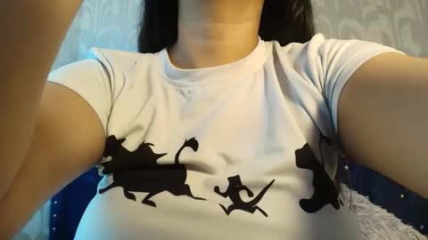 Snapshot of karolineburnx chatting on 01/15/26, 05:01 Isa online show from 01/15/26, 05:01