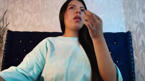 Snapshot of karolineburnx chatting on 02/19/26, 04:19 Isa online show from 02/19/26, 04:19