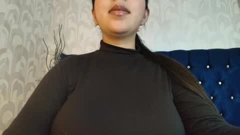 Snapshot of karolineburnx chatting on 04/14/26, 07:53 Isa online show from 04/14/26, 07:53