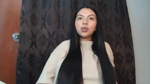 Snapshot of karolineburnx chatting on 08/04/26, 04:04 Isa online show from 08/04/26, 04:04