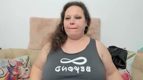 Snapshot of karolinejoyy chatting on 12/04/25, 12:20 KarolineJoyy online show from 12/04/25, 12:20