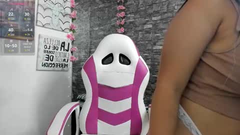 Snapshot of karoll__sex chatting on 11/07/25, 01:00 KAROLL online show from 11/07/25, 01:00