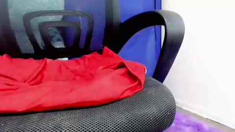 Snapshot of karoll_scoott chatting on 02/04/25, 10:45 karol online show from 02/04/25, 10:45