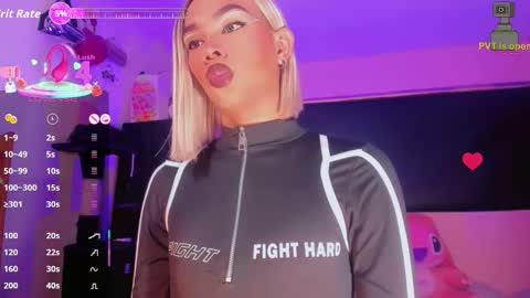 Snapshot of karoll_scoott chatting on 09/19/25, 12:17 karol online show from 09/19/25, 12:17