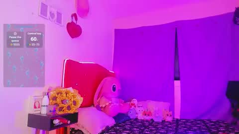 Snapshot of karoll_scoott chatting on 11/24/25, 11:21 karol online show from 11/24/25, 11:21