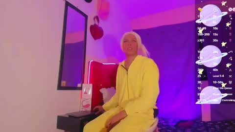 Snapshot of karoll_scoott chatting on 11/27/25, 11:34 karol online show from 11/27/25, 11:34