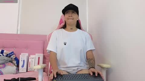 Snapshot of karollhorny chatting on 02/24/25, 07:41 Karol online show from 02/24/25, 07:41