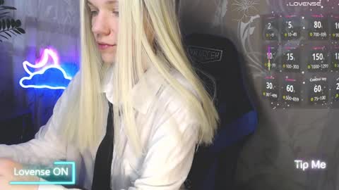 Caroline Fox online show from 04/04/26, 07:39