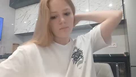 Snapshot of karrichaconas chatting on 06/11/26, 02:53 Karina online show from 06/11/26, 02:53
