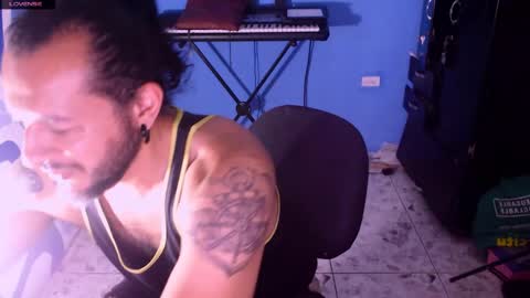 Snapshot of karu_hard chatting on 04/21/26, 01:42 Karu online show from 04/21/26, 01:42