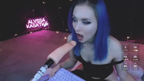 Snapshot of kasatka969 chatting on 12/14/25, 04:01 ALYSSA online show from 12/14/25, 04:01