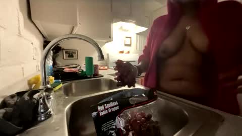 Snapshot of kash335092 chatting on 03/18/26, 10:18 kash335092 online show from 03/18/26, 10:18