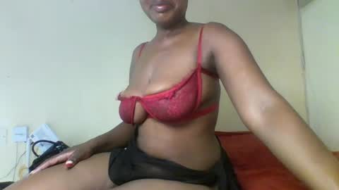 Snapshot of kashy_ chatting on 06/14/26, 02:35 kashy_ online show from 06/14/26, 02:35