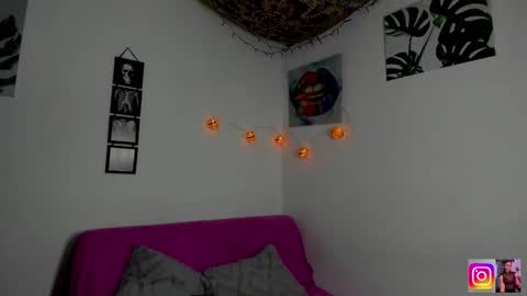 kassandra james online show from 10/25/25, 12:02