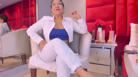 Kasandra Hall online show from 10/08/25, 09:34