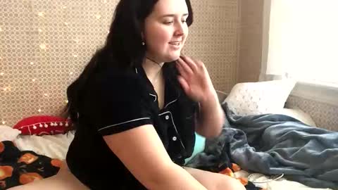 Snapshot of kassandraqueen69 chatting on 10/25/25, 01:29 Kass online show from 10/25/25, 01:29