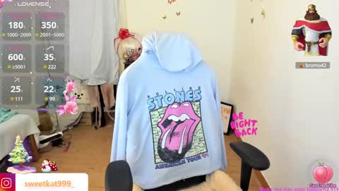 Snapshot of kat_ly_chan chatting on 12/28/24, 07:54 Kat       online show from 12/28/24, 07:54