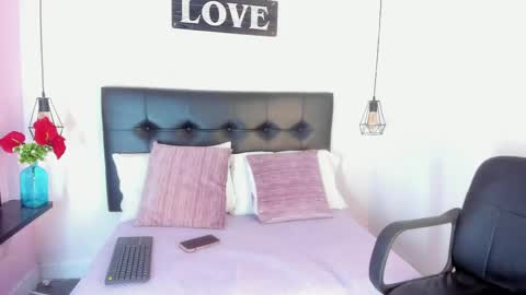 Snapshot of katalella___murillo chatting on 04/25/26, 11:02 katalella online show from 04/25/26, 11:02