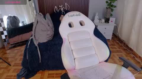 Snapshot of kataleya_29 chatting on 10/14/25, 04:30 kate online show from 10/14/25, 04:30