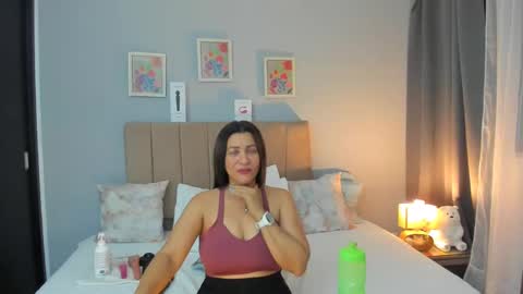 Snapshot of kataleyarios01 chatting on 09/12/25, 12:44 kataleyarios01 online show from 09/12/25, 12:44