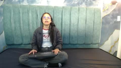 Katalina online show from 05/05/26, 07:33