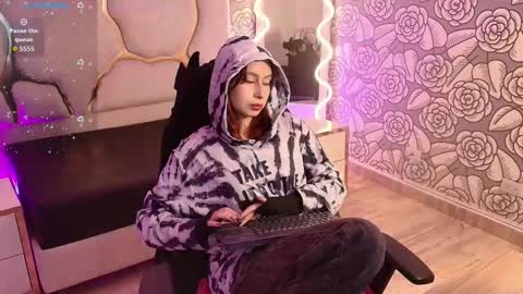 katana_tay online show from 11/08/25, 12:16