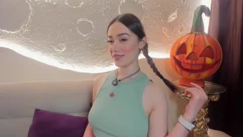 Kate online show from 10/31/25, 10:00