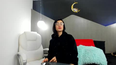 Snapshot of kate_evans1 chatting on 04/06/26, 10:16 Kate Evans online show from 04/06/26, 10:16