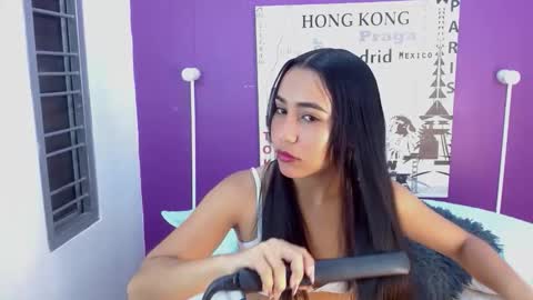 Snapshot of kate_hewson chatting on 03/04/26, 12:11 KATE online show from 03/04/26, 12:11